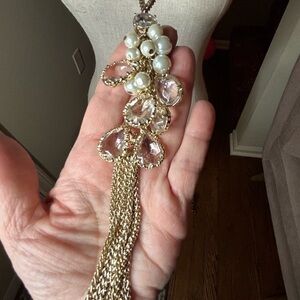 White House Black Market Elegant Gold and Pearl Necklace